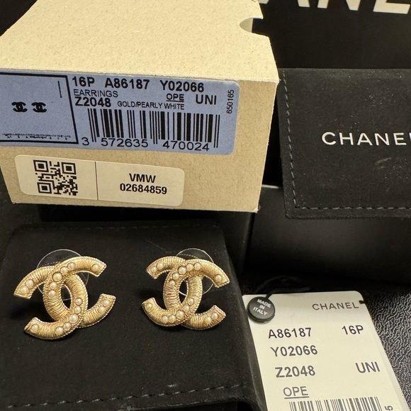 Chanel Gold CC Pear Studs - Picture 5 of 10